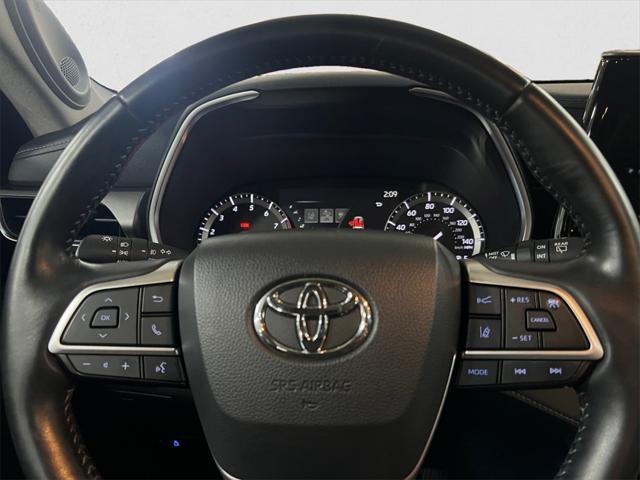 used 2022 Toyota Highlander car, priced at $43,992