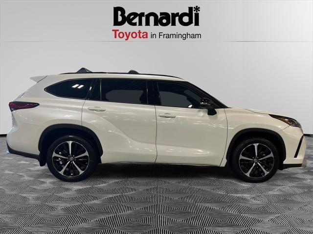 used 2021 Toyota Highlander car, priced at $38,166