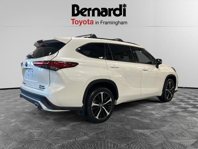 used 2021 Toyota Highlander car, priced at $38,166