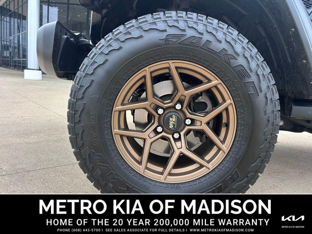 used 2023 Jeep Gladiator car, priced at $40,000
