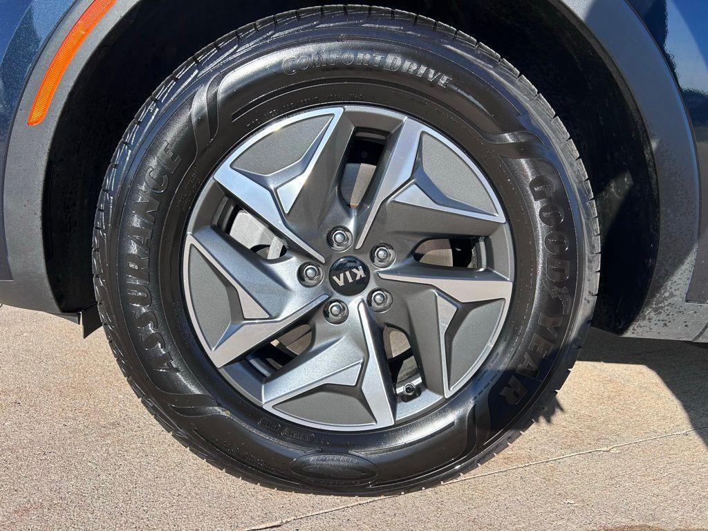 used 2021 Kia Sorento Hybrid car, priced at $24,100