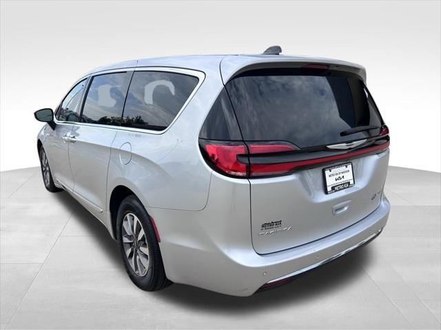 used 2023 Chrysler Pacifica Hybrid car, priced at $29,400