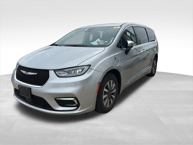 used 2023 Chrysler Pacifica Hybrid car, priced at $31,000