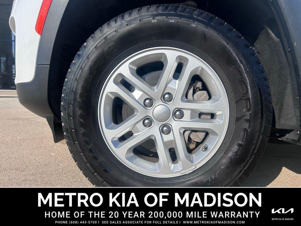 used 2022 Jeep Grand Cherokee car, priced at $29,347