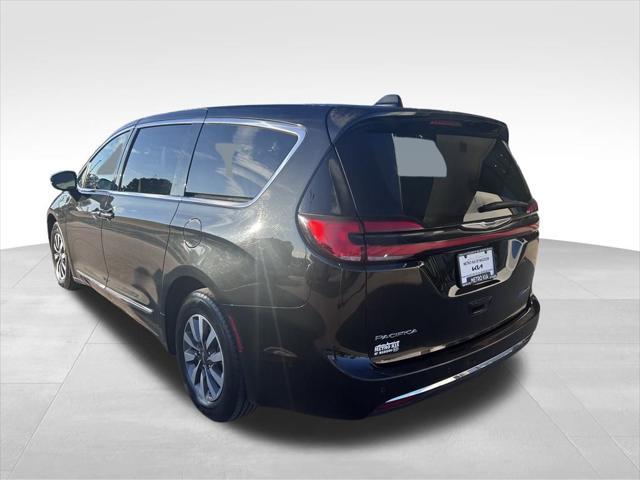 used 2022 Chrysler Pacifica Hybrid car, priced at $28,488