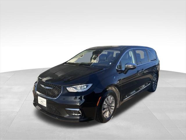 used 2022 Chrysler Pacifica Hybrid car, priced at $28,488