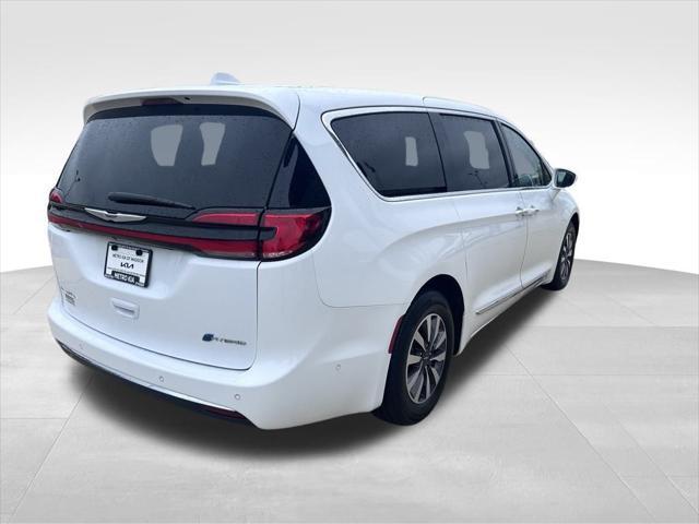 used 2022 Chrysler Pacifica Hybrid car, priced at $28,780