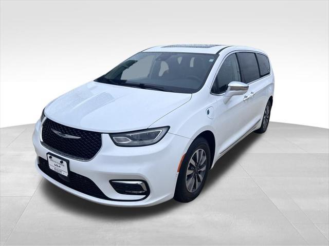 used 2022 Chrysler Pacifica Hybrid car, priced at $28,780