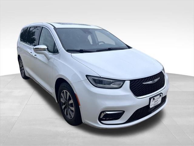 used 2022 Chrysler Pacifica Hybrid car, priced at $28,780