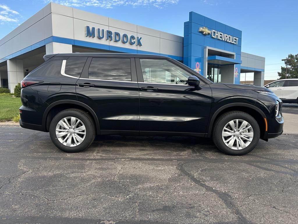 new 2025 Mitsubishi Outlander car, priced at $32,094