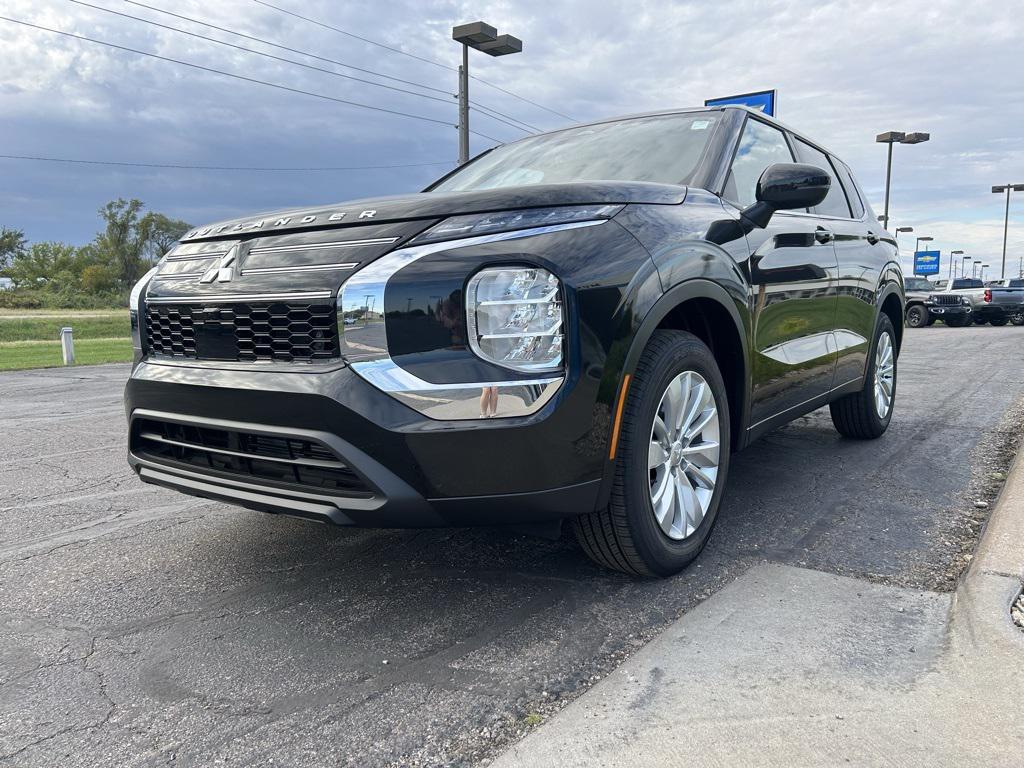 new 2025 Mitsubishi Outlander car, priced at $32,094