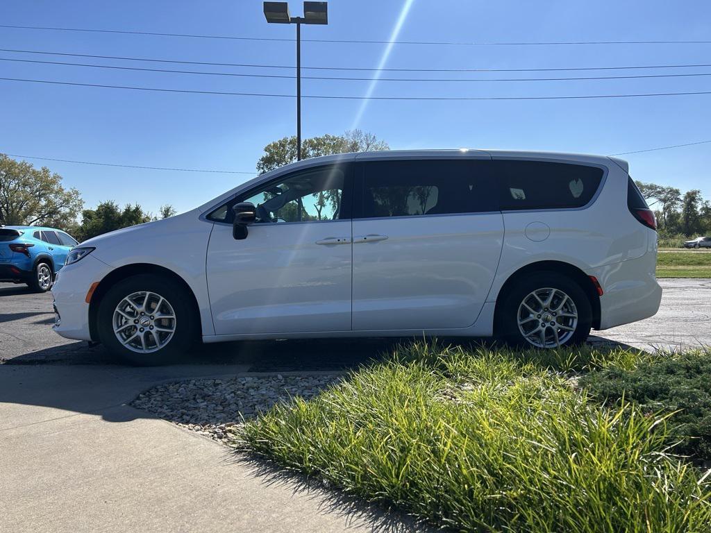 used 2024 Chrysler Pacifica car, priced at $31,260