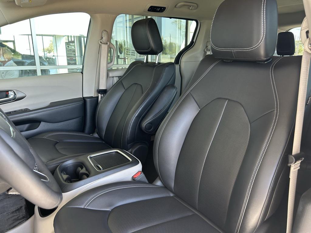 used 2024 Chrysler Pacifica car, priced at $31,260