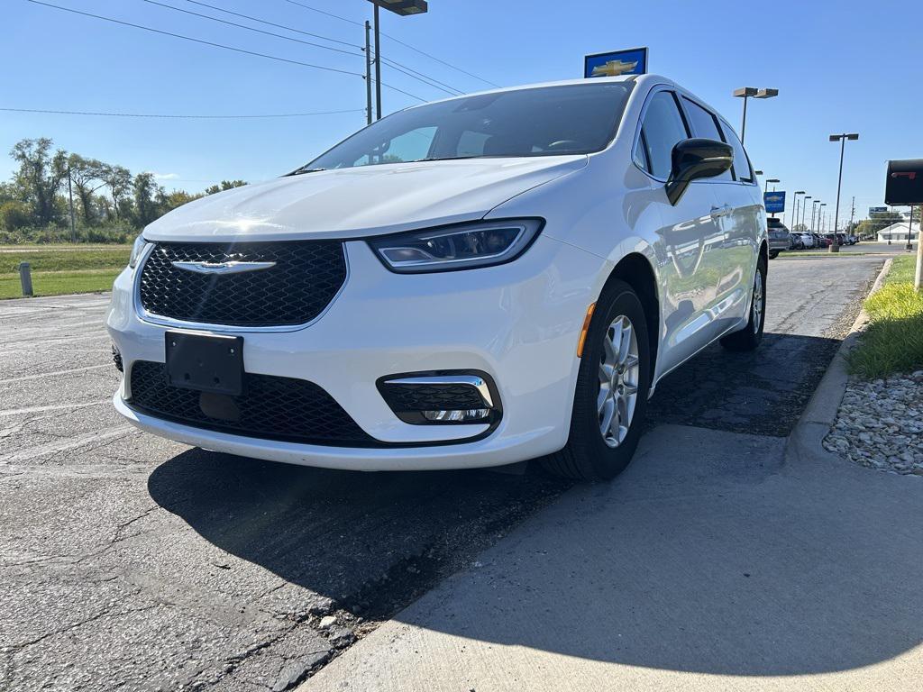 used 2024 Chrysler Pacifica car, priced at $31,260