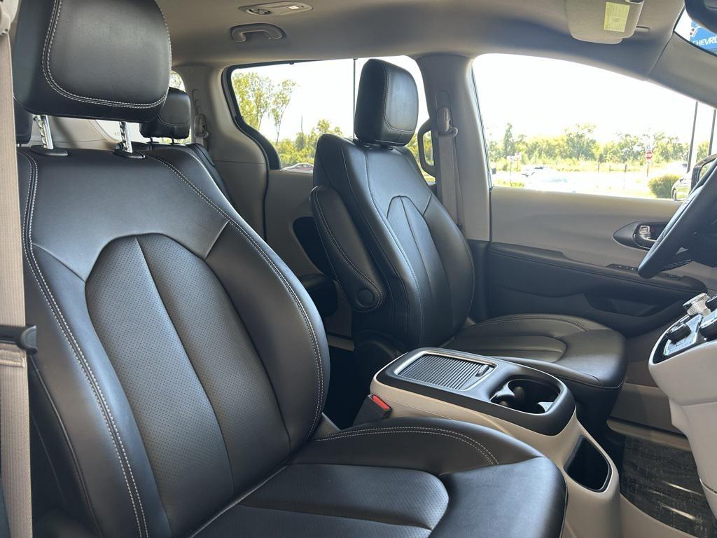 used 2024 Chrysler Pacifica car, priced at $31,260