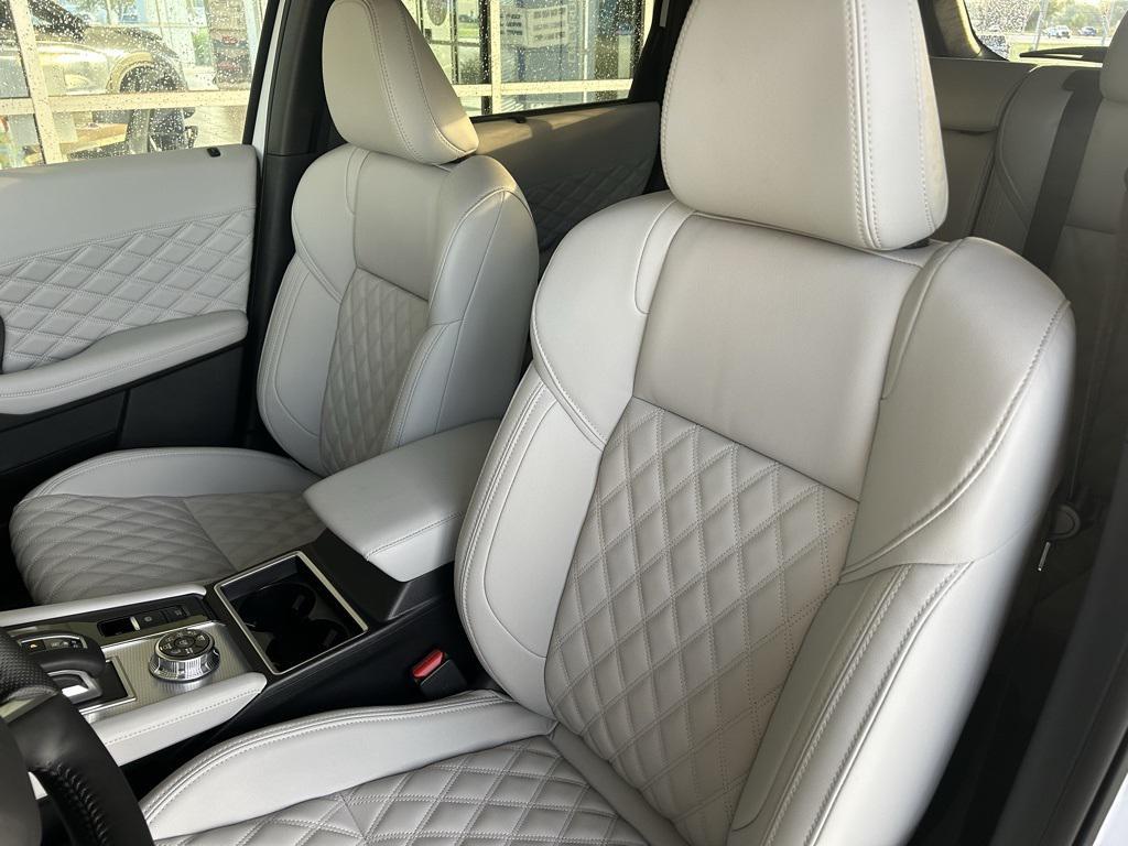 new 2025 Mitsubishi Outlander PHEV car, priced at $44,524