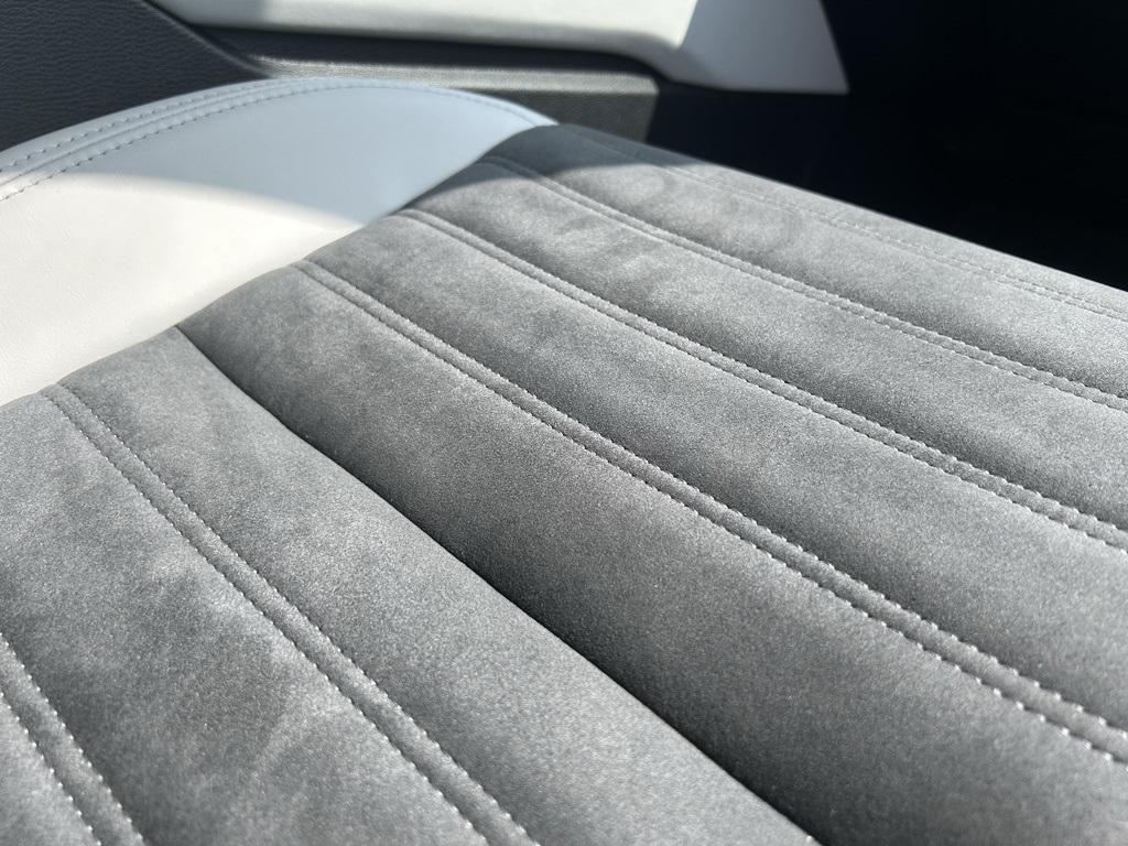 new 2025 Mitsubishi Outlander car, priced at $36,048