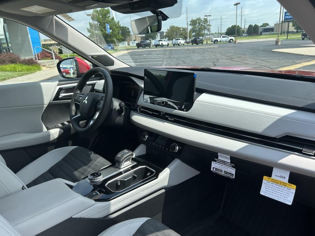 new 2025 Mitsubishi Outlander car, priced at $36,048