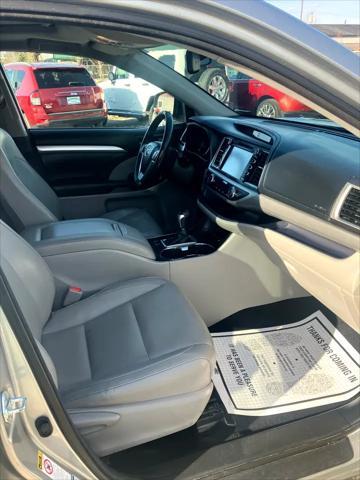 used 2015 Toyota Highlander car, priced at $18,995