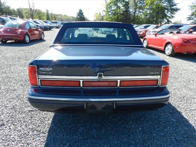 used 1997 Lincoln Town Car car, priced at $6,500