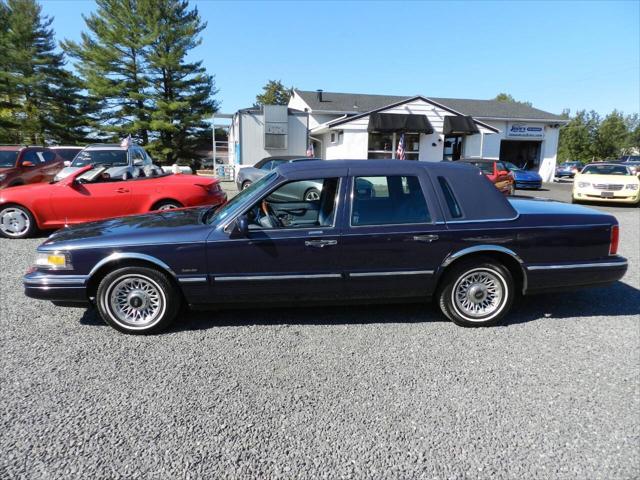 used 1997 Lincoln Town Car car, priced at $6,500