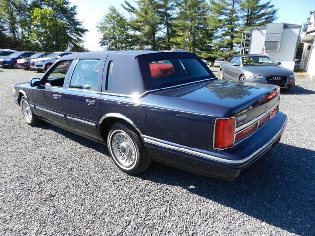 used 1997 Lincoln Town Car car, priced at $6,500