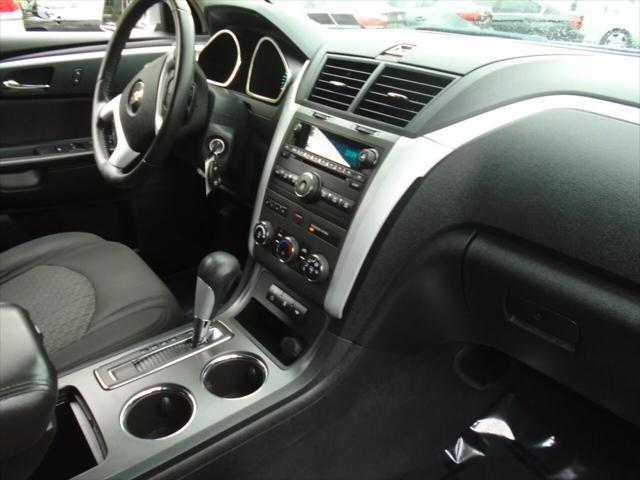 used 2009 Chevrolet Traverse car, priced at $8,500