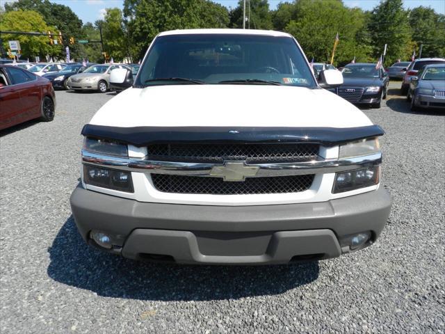 used 2002 Chevrolet Avalanche car, priced at $13,000