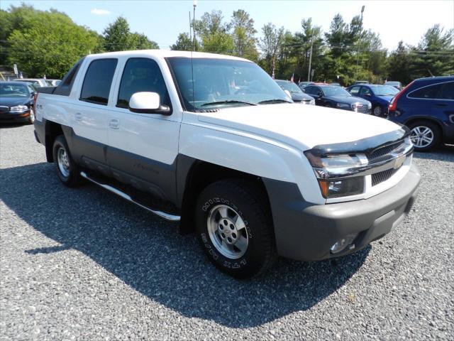 used 2002 Chevrolet Avalanche car, priced at $13,000