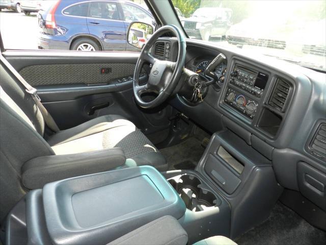 used 2002 Chevrolet Avalanche car, priced at $13,000