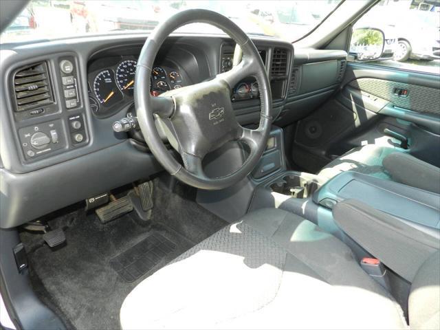 used 2002 Chevrolet Avalanche car, priced at $13,000