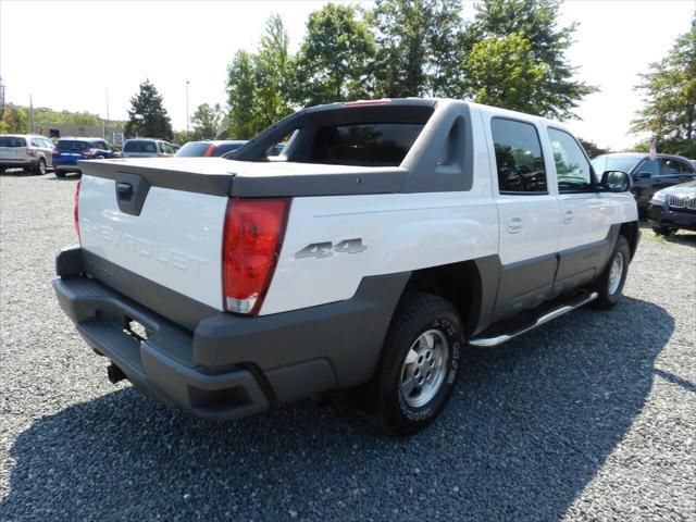 used 2002 Chevrolet Avalanche car, priced at $13,000