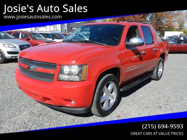 used 2009 Chevrolet Avalanche car, priced at $13,952