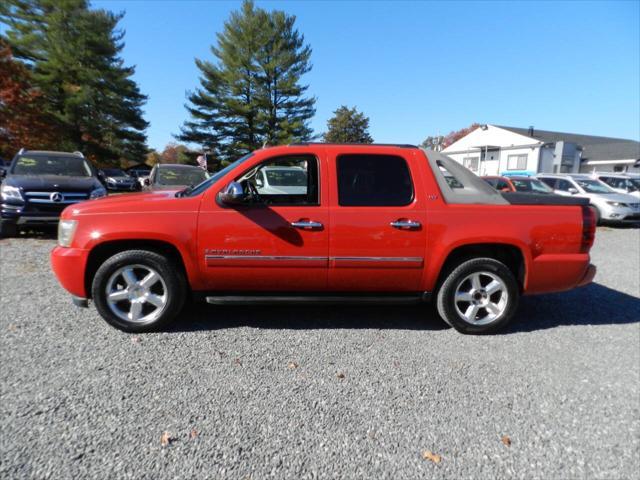 used 2009 Chevrolet Avalanche car, priced at $13,952