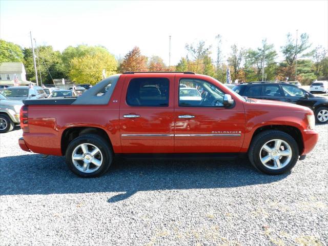 used 2009 Chevrolet Avalanche car, priced at $13,952