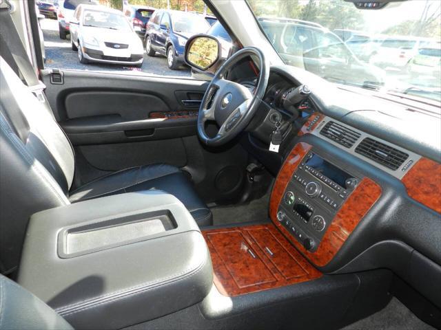 used 2009 Chevrolet Avalanche car, priced at $13,952