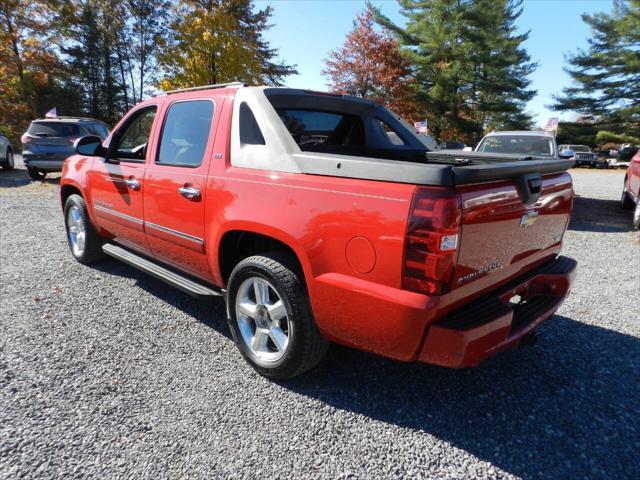 used 2009 Chevrolet Avalanche car, priced at $13,952