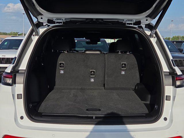 new 2025 Jeep Grand Cherokee car, priced at $46,390