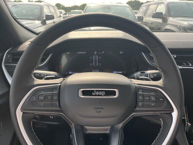 new 2025 Jeep Grand Cherokee car, priced at $39,022