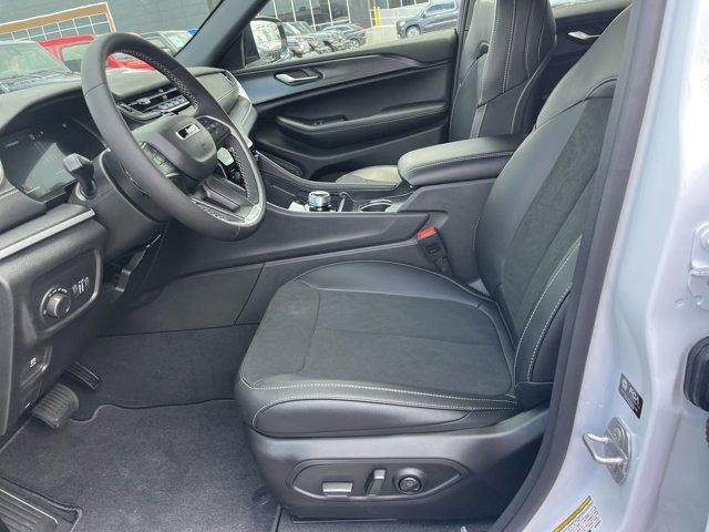 new 2025 Jeep Grand Cherokee car, priced at $42,010