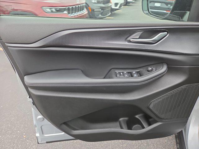 new 2025 Jeep Grand Cherokee car, priced at $49,370