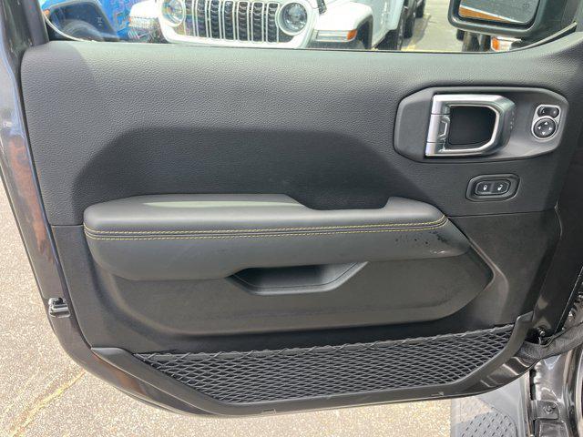 new 2025 Jeep Gladiator car, priced at $45,882