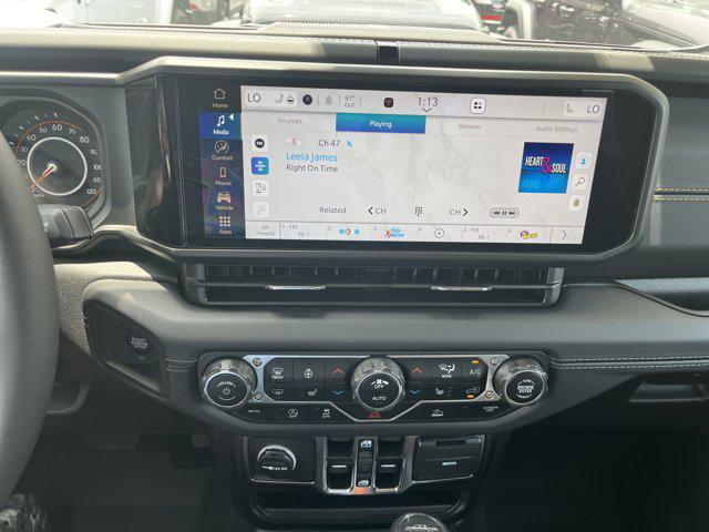 new 2025 Jeep Gladiator car, priced at $45,882