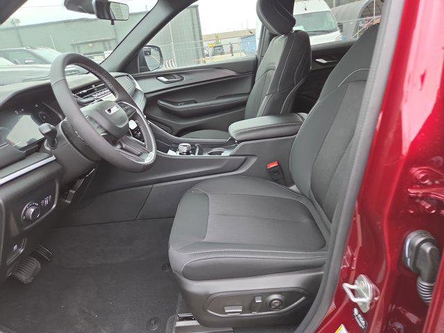 new 2025 Jeep Grand Cherokee car, priced at $38,920