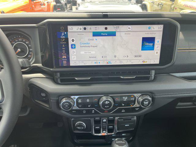 new 2025 Jeep Gladiator car, priced at $48,182