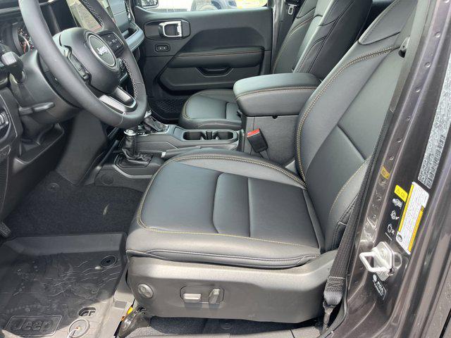 new 2025 Jeep Gladiator car, priced at $48,182