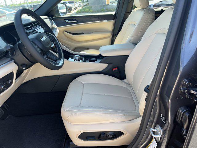new 2025 Jeep Grand Cherokee car, priced at $50,541