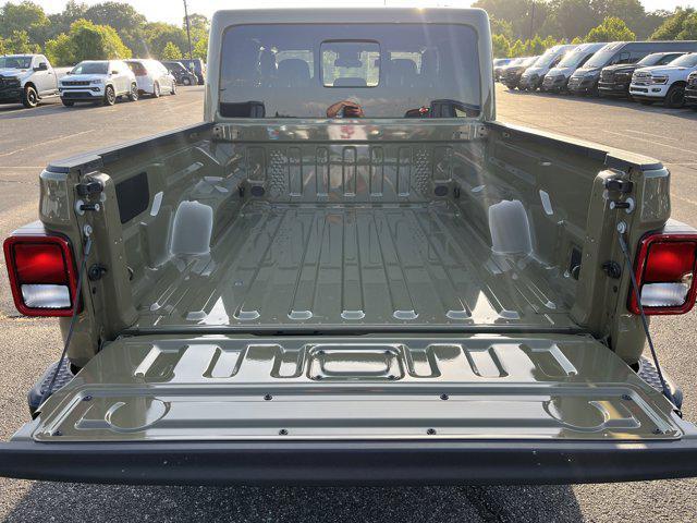 new 2025 Jeep Gladiator car, priced at $46,605