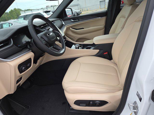 new 2025 Jeep Grand Cherokee car, priced at $41,999