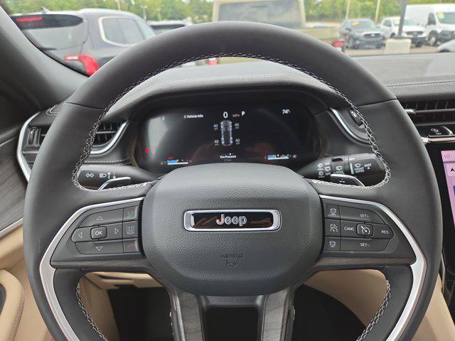new 2025 Jeep Grand Cherokee car, priced at $41,999